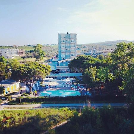 Hotel Perrozzi Васто Екстериор снимка