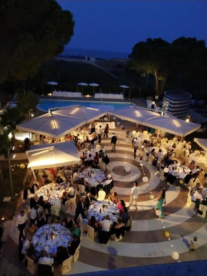 Hotel Perrozzi Васто Екстериор снимка