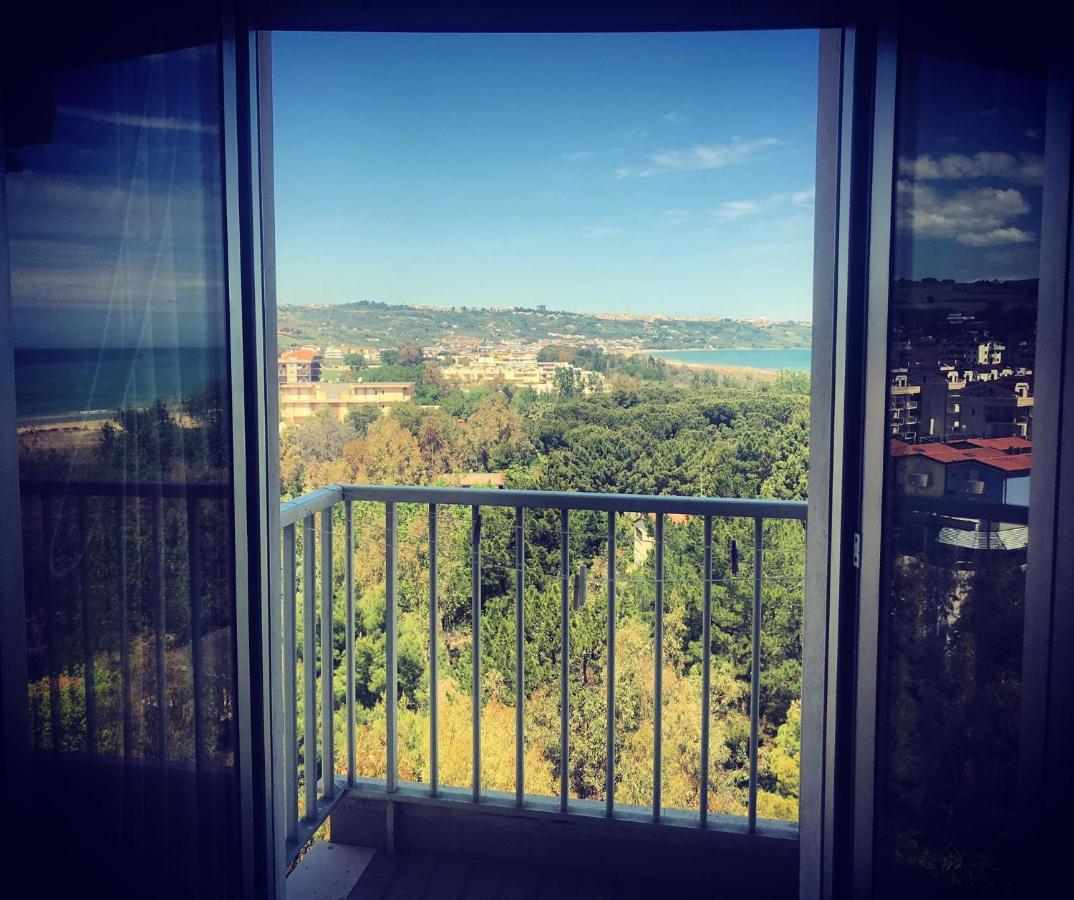 Hotel Perrozzi Васто Екстериор снимка