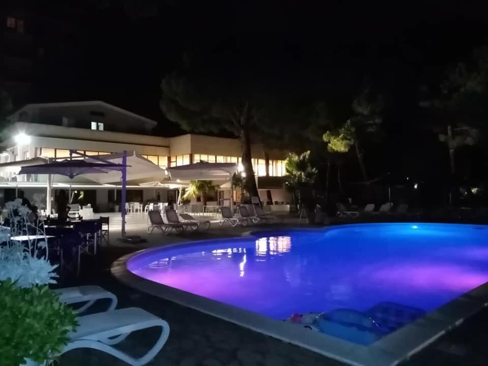 Hotel Perrozzi Васто Екстериор снимка