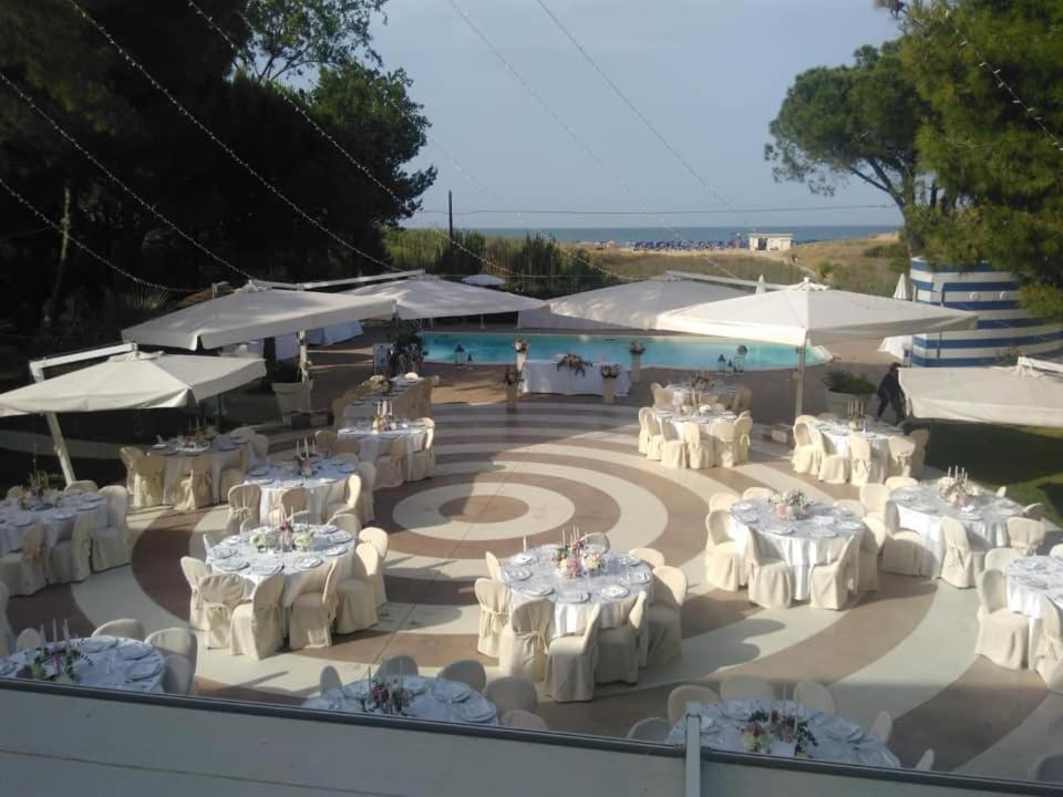 Hotel Perrozzi Васто Екстериор снимка